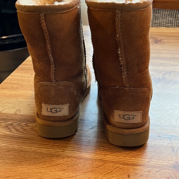UGG Classic Short Boots - Picture 2 of 5